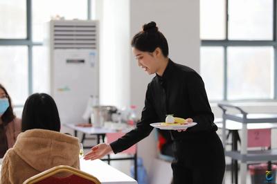 2021年河南省高等職業(yè)教育技能大賽(餐廳服務(wù))賽項在我校圓滿落幕 餐飲配送服務(wù)彰顯專業(yè)水準